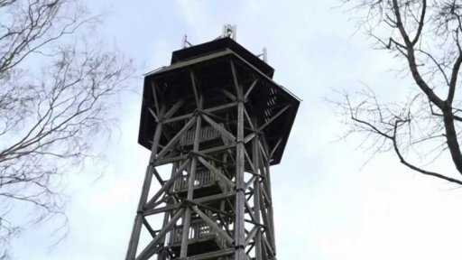 Rozhledny rozpadající se i vzhledné a udržitelné