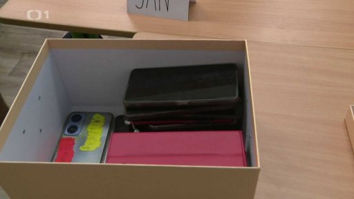 Zákaz mobilů ve školách v praxi