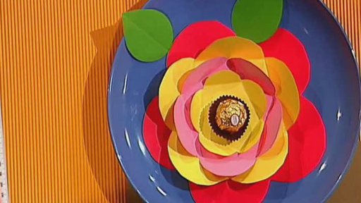 Papírový květ s bonbónem