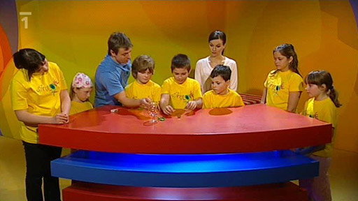 Pokus: statická elektřina proniká i přes sklo