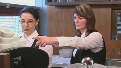 Knihovnice servírkou