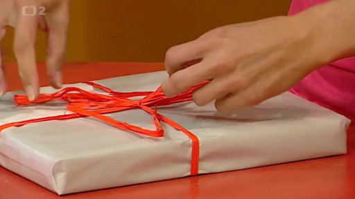 Balicí papír s listy