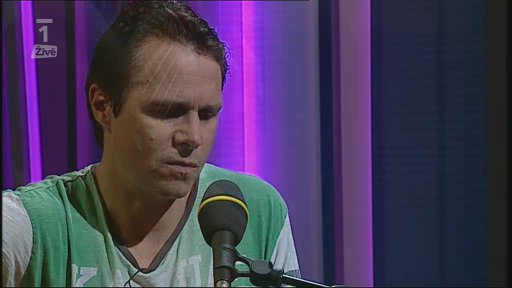 Živá hudba: Janek Ledecký