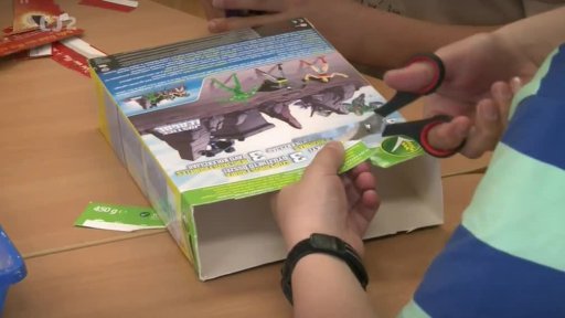 Držák na časopisy z krabice od cereálií