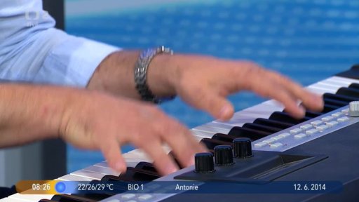 Živá hudba: B. Urbánek a M. Žáček