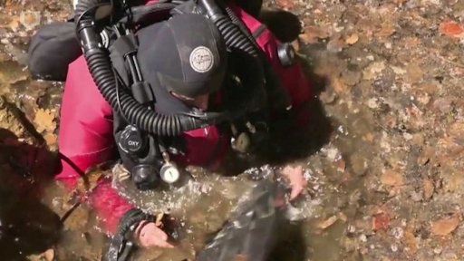 Potápěči v propasti