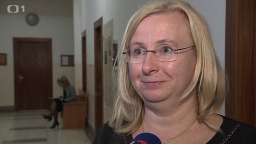 Soud zprostil učitelku viny