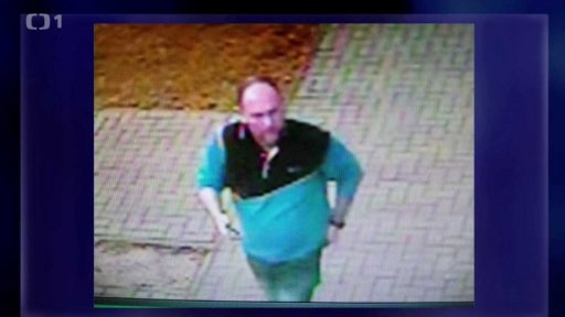 Neznámý si "půjčil" auto - videozáznam