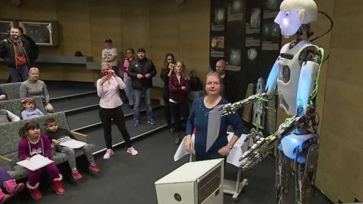 Vysvědčení rozdával robot