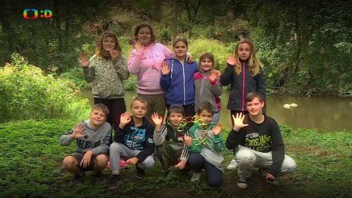 Věnec z papírových jablek