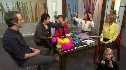 Senioři trénují paměť i tělo, žonglování - 2. část