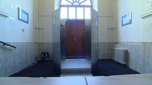 Dezinfekční brána má chránit studenty