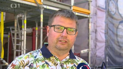 Radnice měří zase 75 metrů