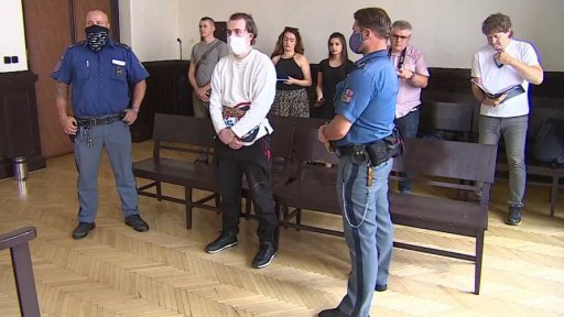 Dva roky vězení za krádež v nouzovém stavu