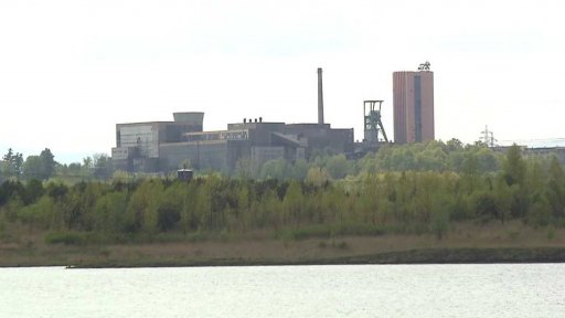 Jednodušší stavby v okolí dolů