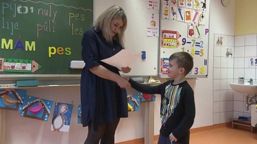 Předávání pololetního vysvědčení