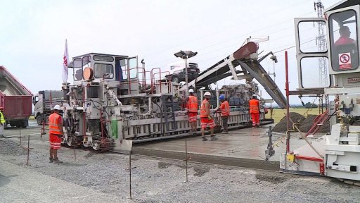 Začalo betonování vozovky na D1 u Přerova