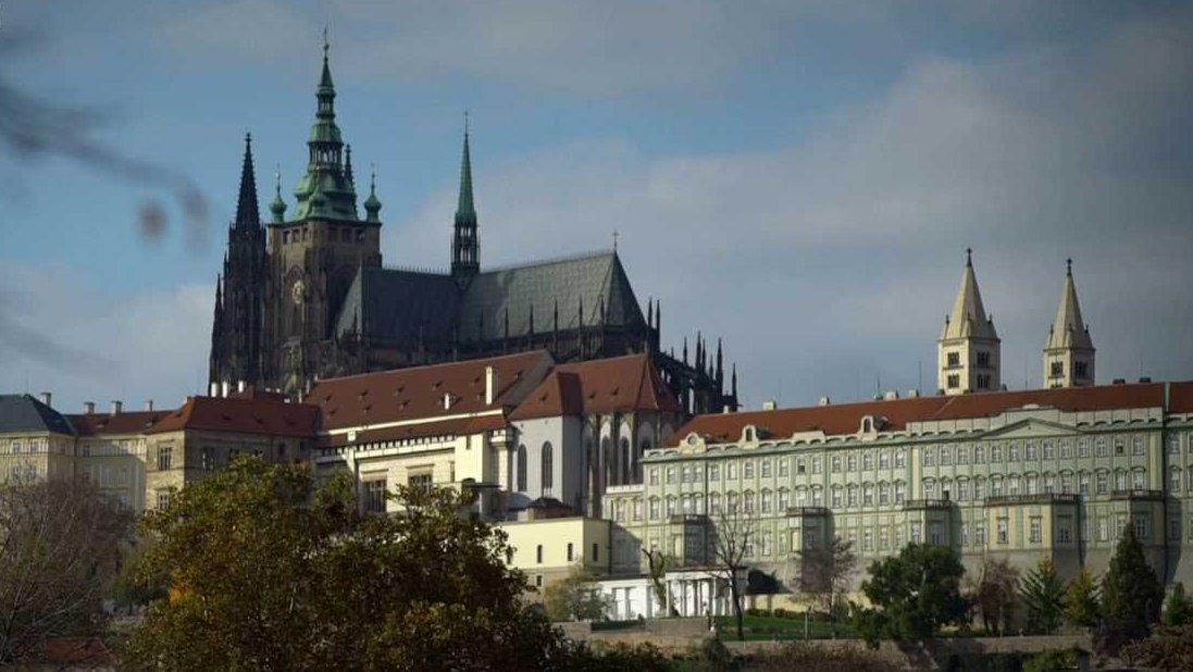 Krajinou příběhů českých hradů známých i neznámých
