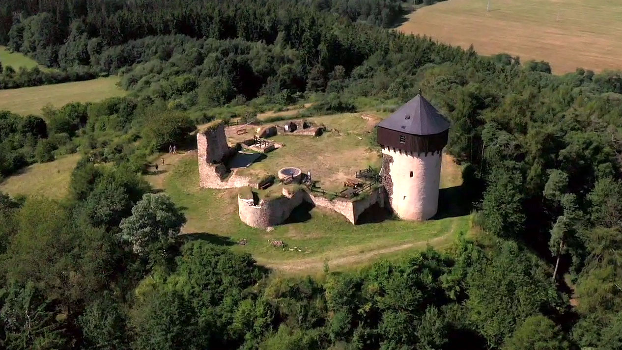 Krajinou příběhů českých hradů známých i neznámých III