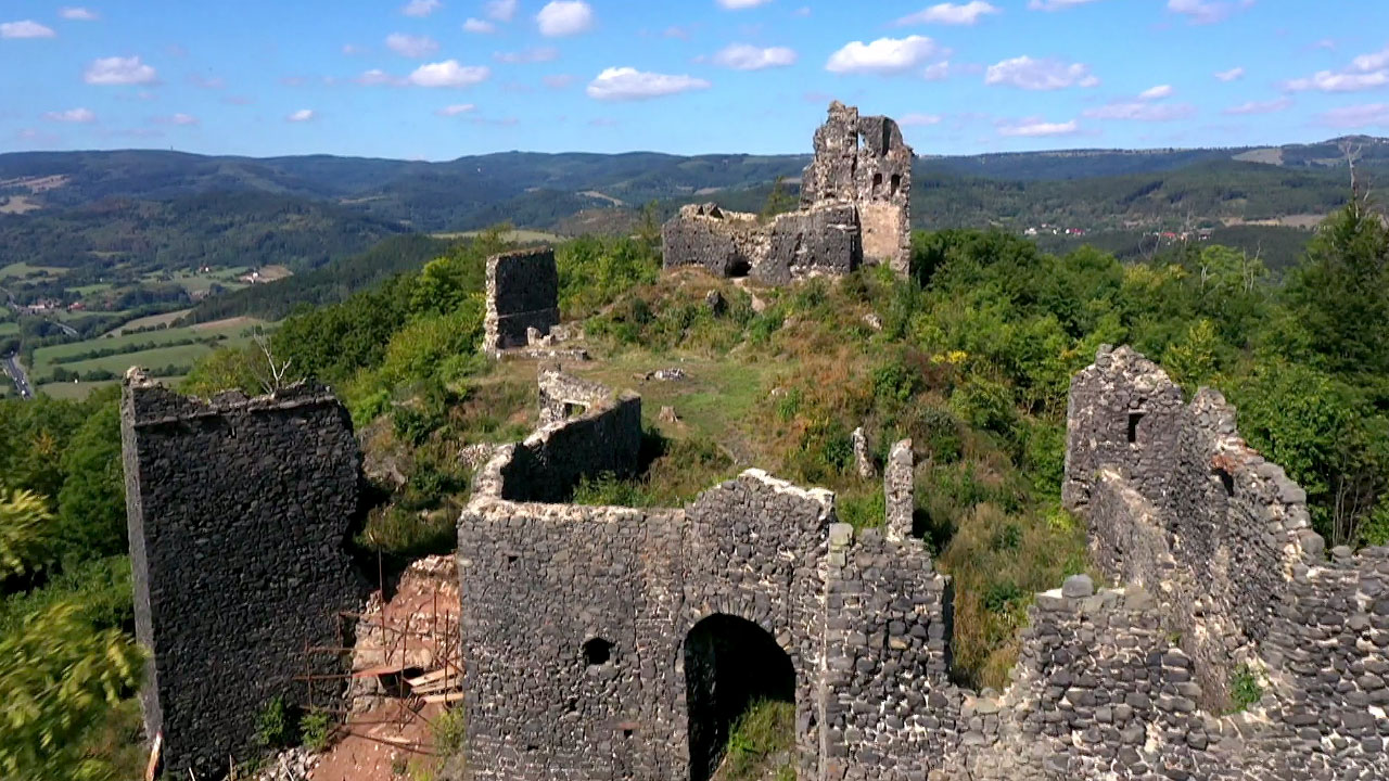 Krajinou příběhů českých hradů známých i neznámých III