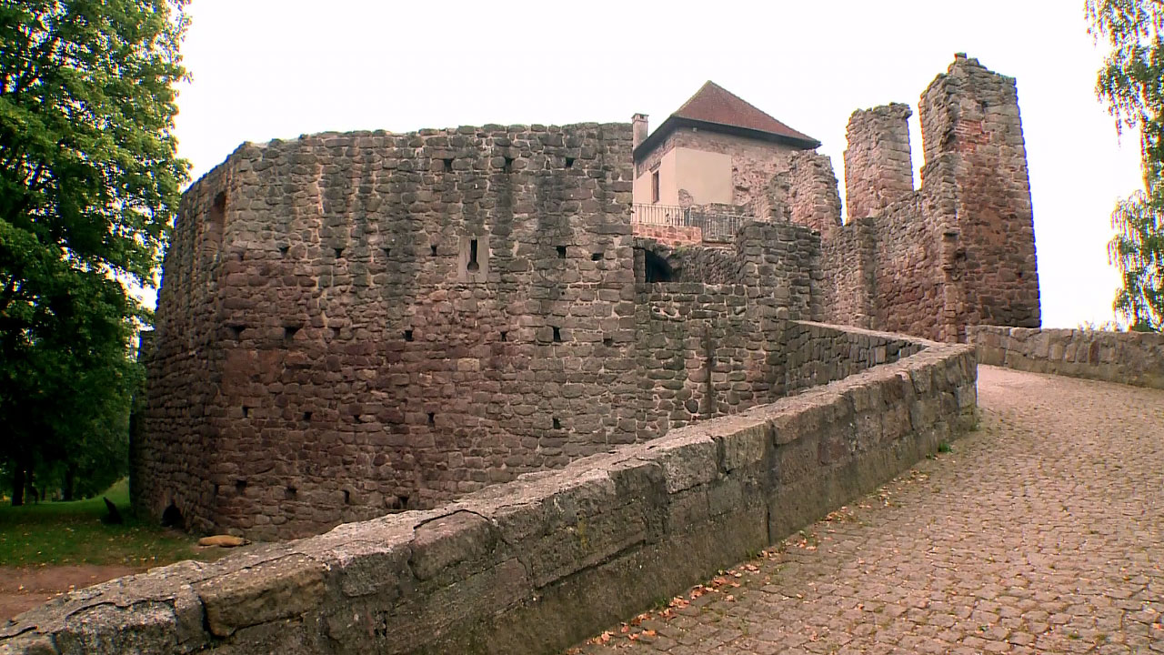 Krajinou příběhů českých hradů známých i neznámých III