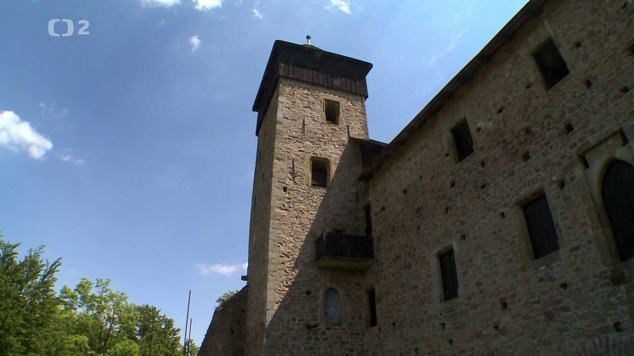 Krajinou příběhů českých hradů známých i neznámých